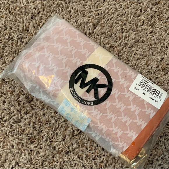 Michael Kors Handbags - Michael Kors Mercer Wallet Michael Kors Handbags - Michael Kors Mercer Wallet